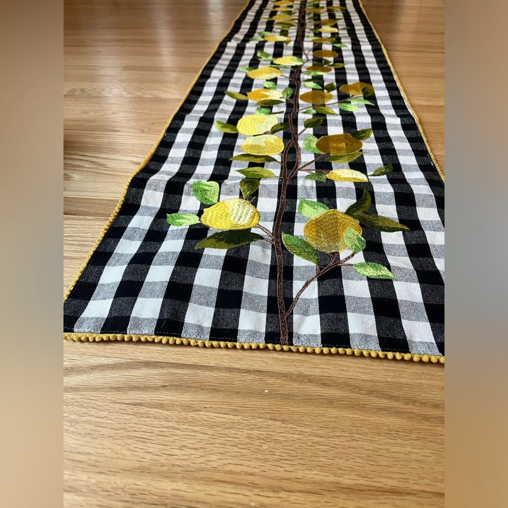 Nicole Miller Lemon Table Runner